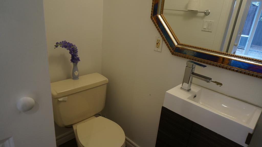 Margie Townhome Suites Торонто Экстерьер фото
