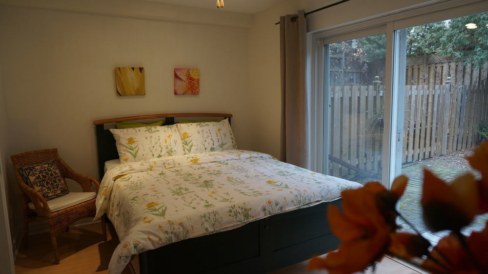 Margie Townhome Suites Торонто Экстерьер фото
