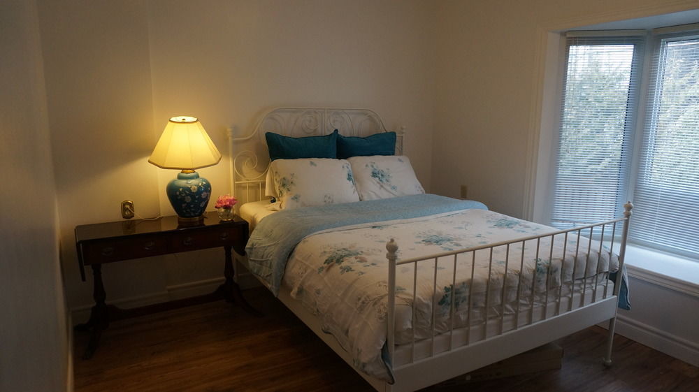 Margie Townhome Suites Торонто Экстерьер фото