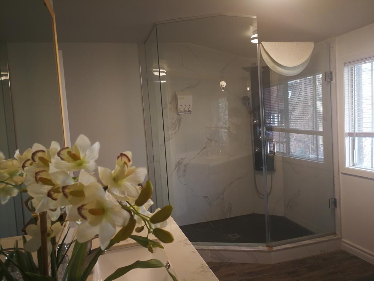 Margie Townhome Suites Торонто Экстерьер фото