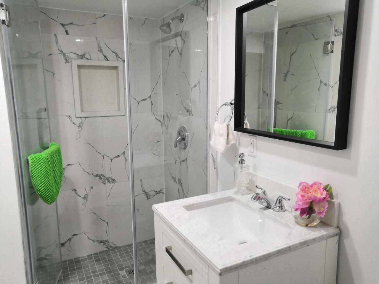 Margie Townhome Suites Торонто Экстерьер фото
