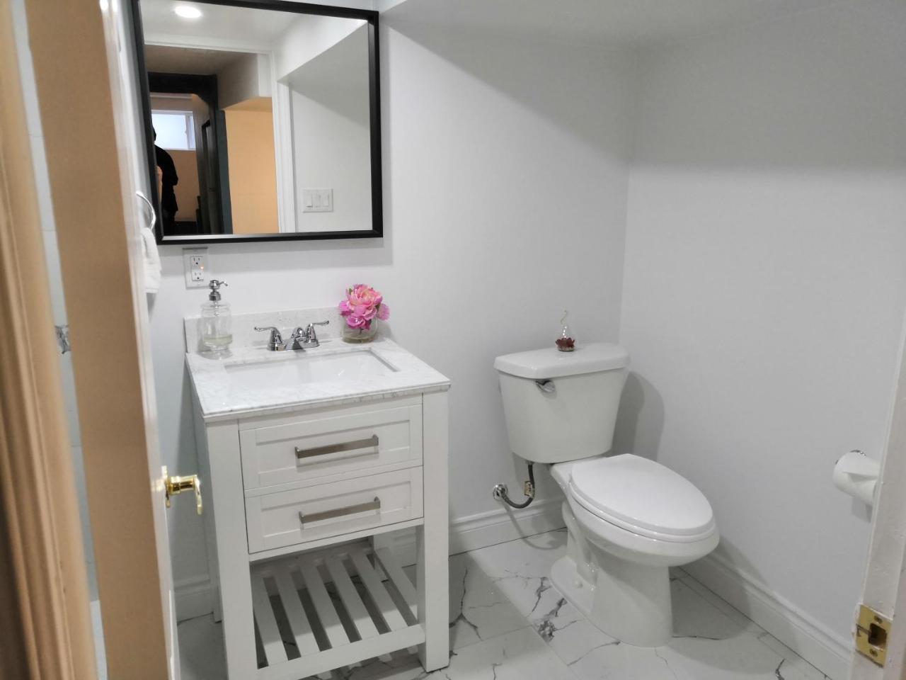 Margie Townhome Suites Торонто Экстерьер фото